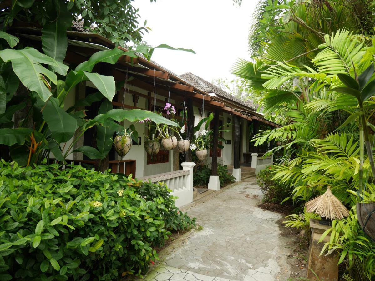 Bangtao Beach Chalet Resort Bang Tao Beach  Exterior photo